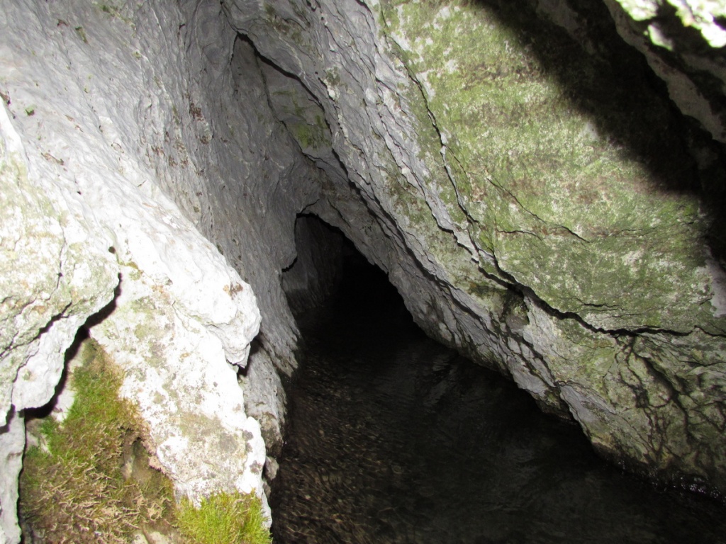 Подземная речка в пещере Источник.JPG