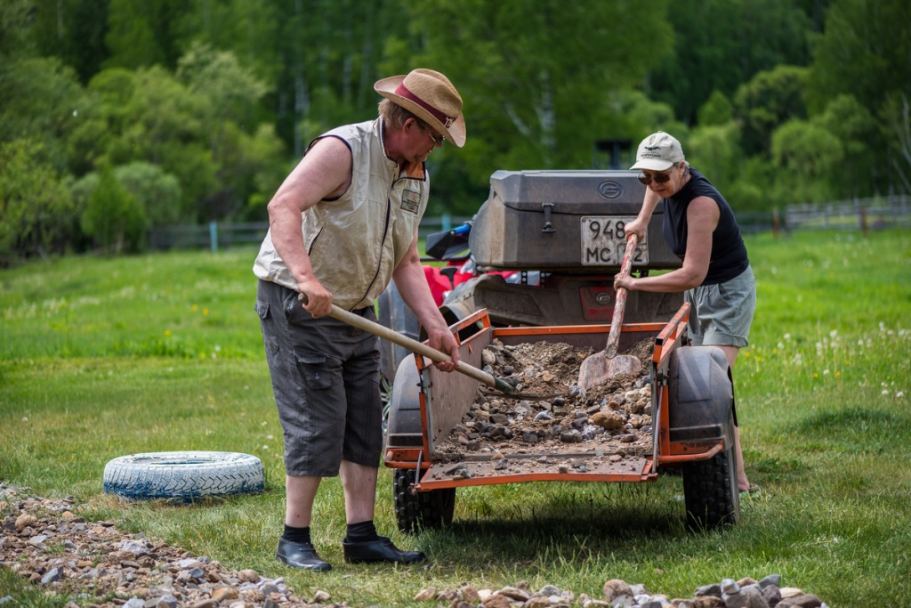 Фото Д. Соломахин разгрузка камней.jpg