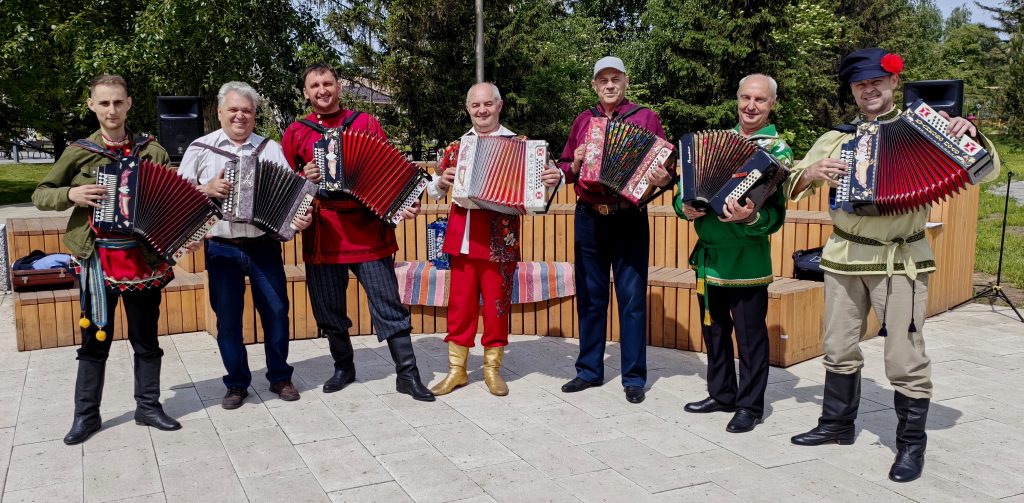 ploshhadka-garmonistov-na-glavnuyu.jpg